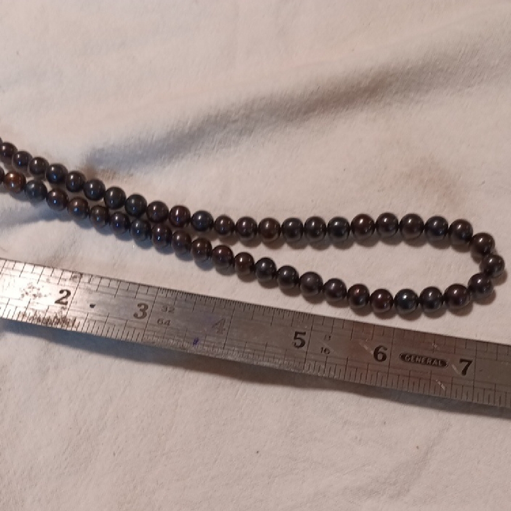 Elegant Tahitian Black Pearl Strand